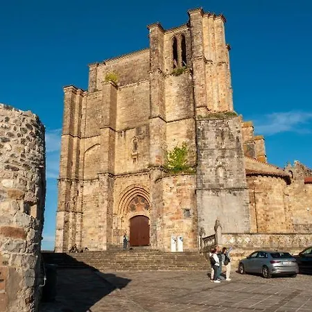 El Patio, En Casco Historico Con Vistas A La Iglesia