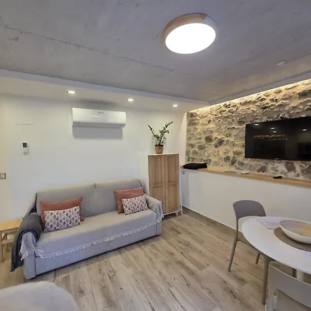 El Patio, En Casco Historico Con Vistas A La Iglesia *