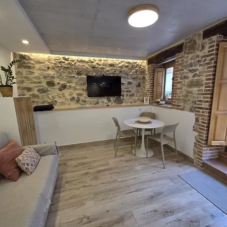 El Patio, En Casco Historico Con Vistas A La Iglesia