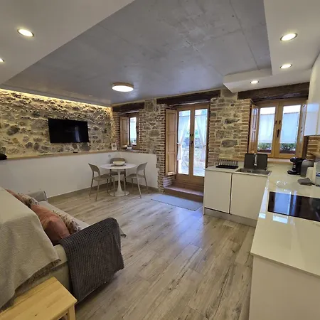 El Patio, En Casco Historico Con Vistas A La Iglesia *