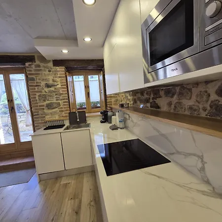 El Patio, En Casco Historico Con Vistas A La Iglesia Castro Urdiales