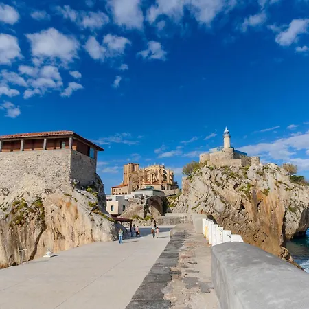 El Patio, En Casco Historico Con Vistas A La Iglesia Castro Urdiales