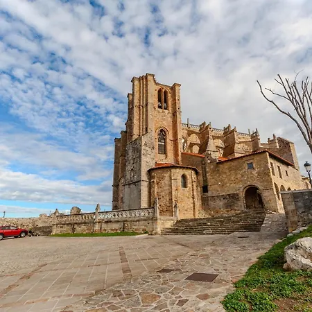 El Patio, En Casco Historico Con Vistas A La Iglesia * 카스트로우르디알레스