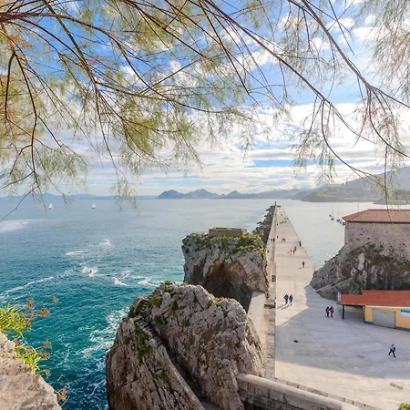 El Patio, En Casco Historico Con Vistas A La Iglesia * Castro Urdiales