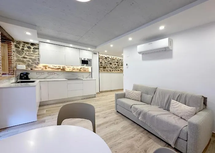 El Patio, En Casco Historico Con Vistas A La Iglesia