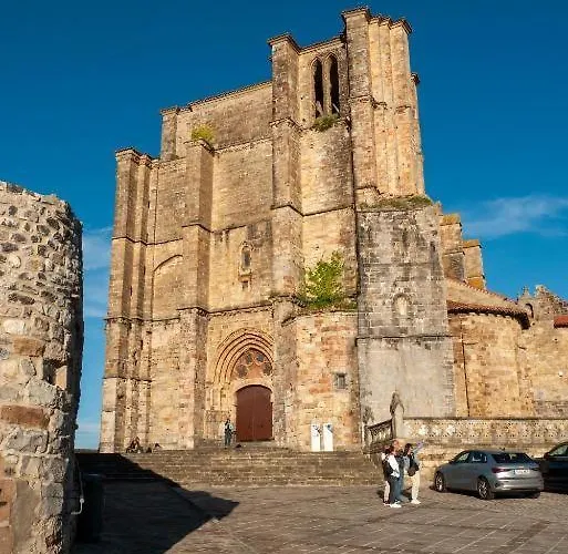 El Patio, En Casco Historico Con Vistas A La Iglesia