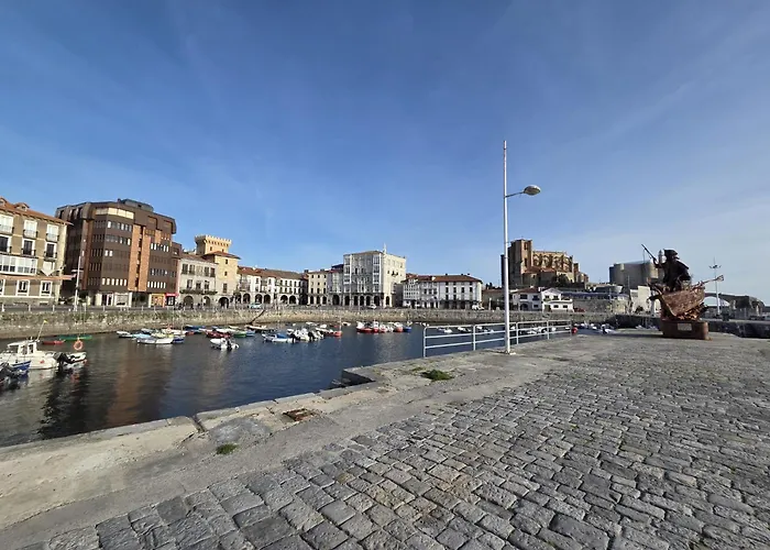 El Patio, En Casco Historico Con Vistas A La Iglesia Castro Urdiales