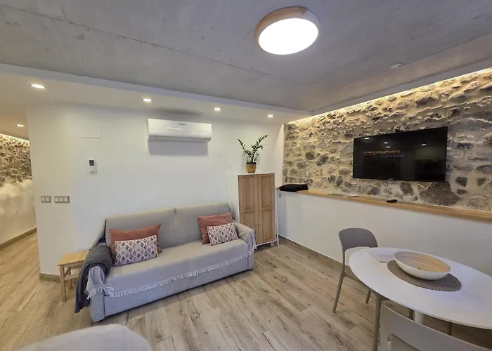 El Patio, En Casco Historico Con Vistas A La Iglesia *