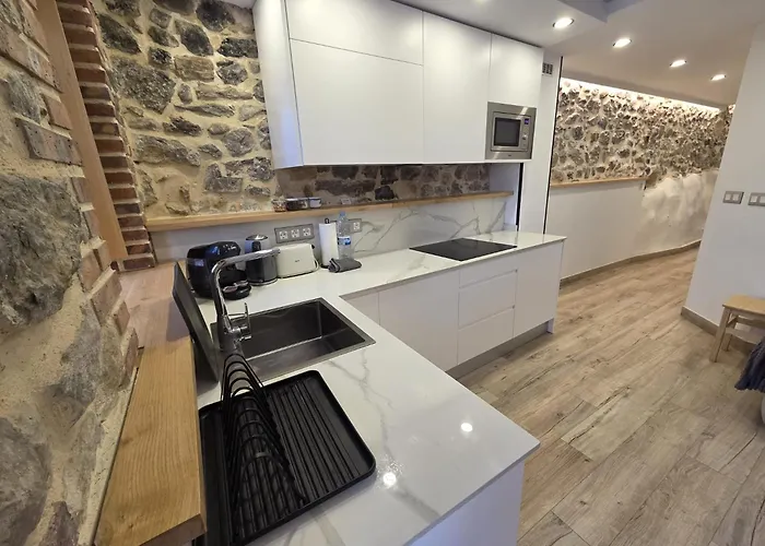 El Patio, En Casco Historico Con Vistas A La Iglesia *