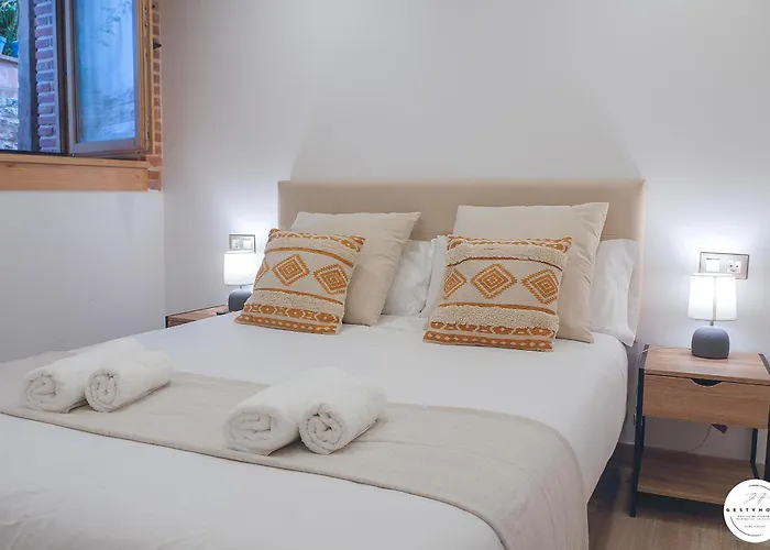 El Patio, En Casco Historico Con Vistas A La Iglesia *