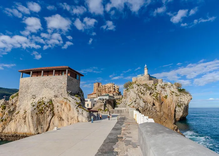 El Patio, En Casco Historico Con Vistas A La Iglesia Castro Urdiales