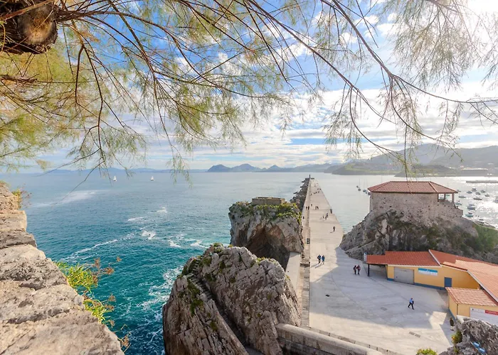 El Patio, En Casco Historico Con Vistas A La Iglesia * Castro Urdiales